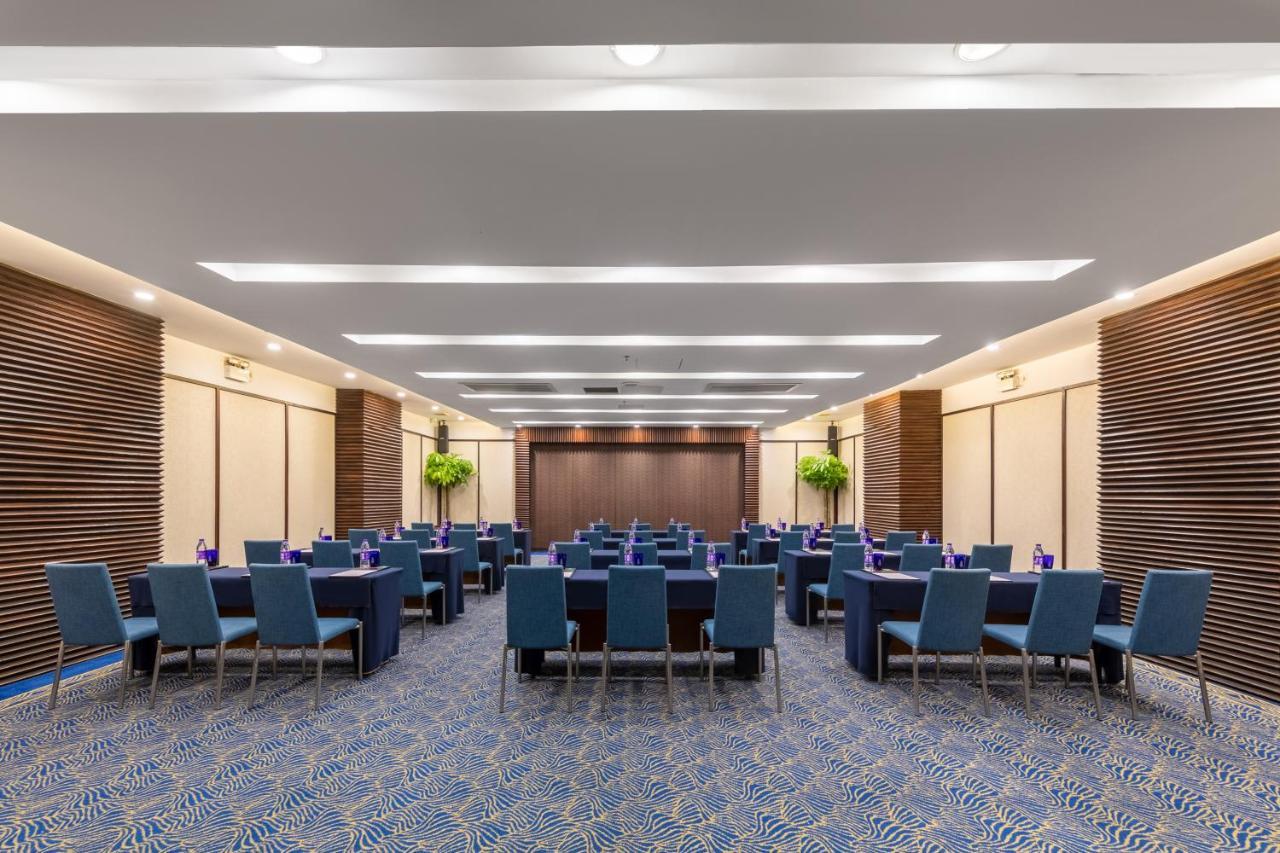 Crowne Plaza Foshan By Ihg - Canton Fair Free Shuttle Bus Екстер'єр фото